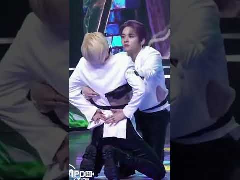 the way lee know looks at hyunjin 🥺🥺