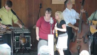 Rhonda Vincent and Sissy Stevens/ When I Close My Eyes