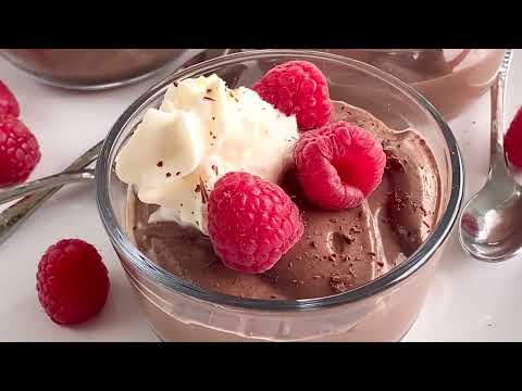 This 5-ingredient chocolate protein pudding has NO protein powder required!