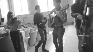 Mipso performs 'Squirrels'