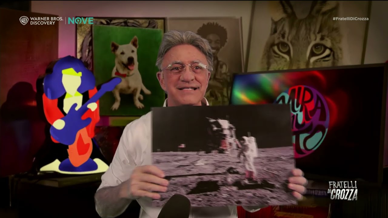 Crozza Red Ronnie "La sfera di Buga non ha bisogno di benzina, euro 3, euro 4, le pile, il plug-in"