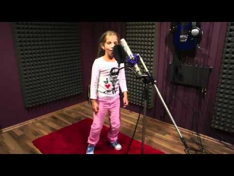 Alexandra Deliu - Hot Right Now