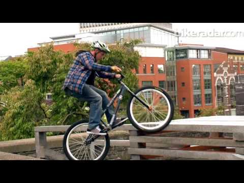 Danny MacAskill and Martyn Ashton at Red Bull Street Light Sessions