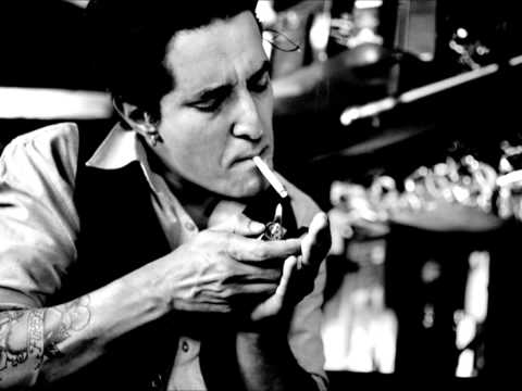 Renato Godá - Cigarros e café