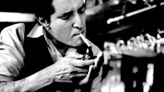 Renato Godá - Cigarros e café
