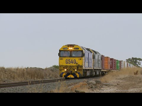 7902V Pacific National "Fruit Flyer" Arriving At Wingeel Loop (8/3/2019) - PoathTV Australian Trains
