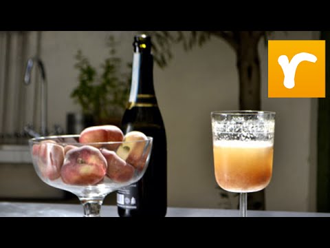 Ernst Kirchsteiger gör välkomstdrinken Bellini - Sommar med Ernst (TV4)