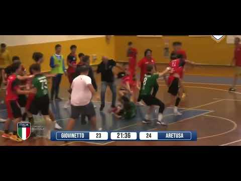 Rissa sul campo di Petrosino nel match di pallamano tra Il Giovinetto e Aretusa