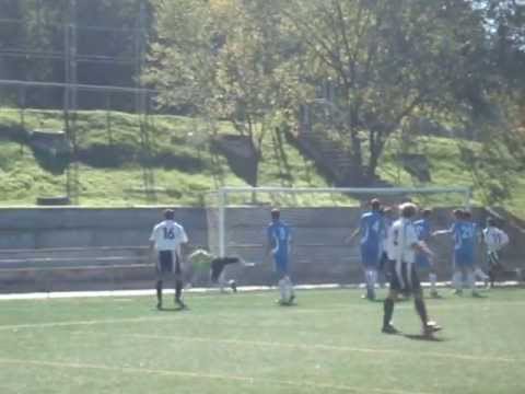 56 minutos, Ocasión en falta directa para Carlos del Cosmos Huracan