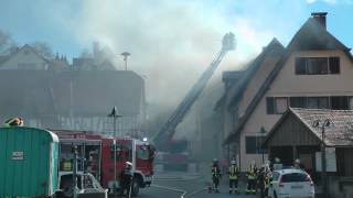preview picture of video 'Wohnhausbrand in Herrenberg-Mönchberg - Brandhaus unbewohnbar - Freiwillige Feuerwehr am Brandort'