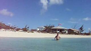 preview picture of video 'CKflyer & and Pilot to Snorkel Man at Farmers Cay'