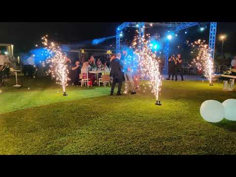 Omega Yacht club Είσοδος με βαρκάκι και σιντριβάνια διάδρομος | balloonfire 
