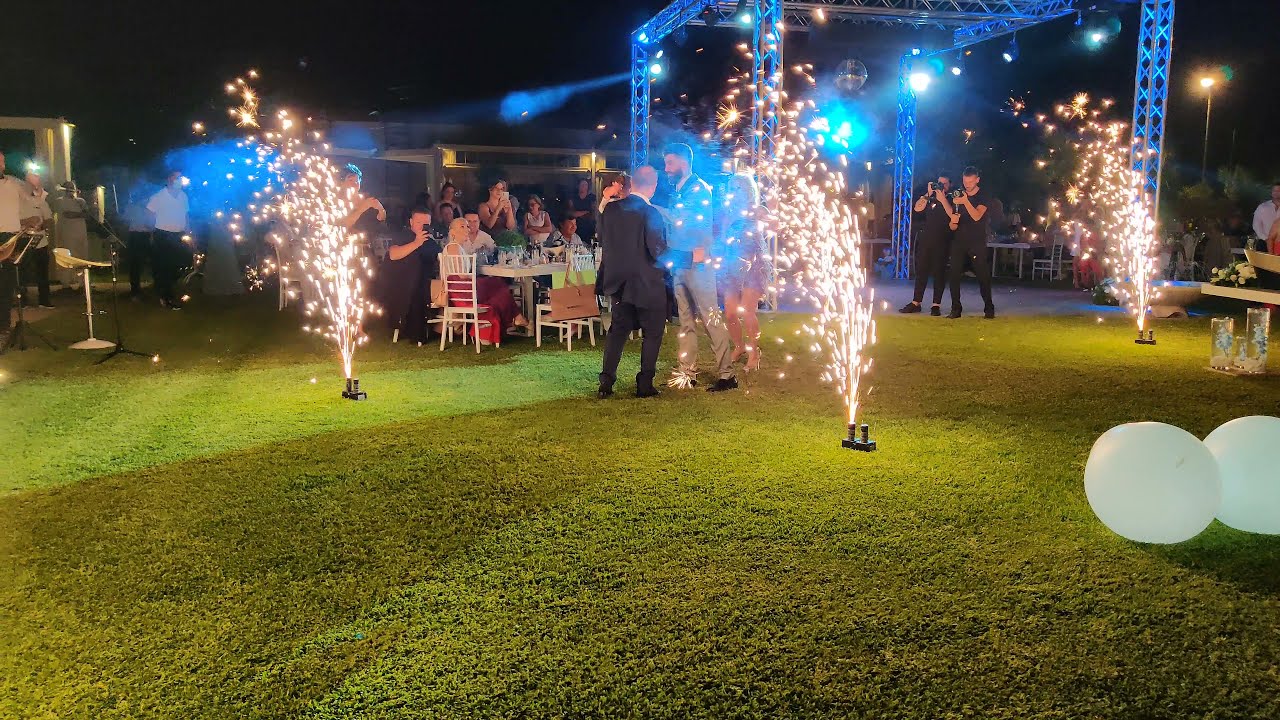 Omega Yacht club Είσοδος με βαρκάκι και σιντριβάνια διάδρομος | balloonfire 