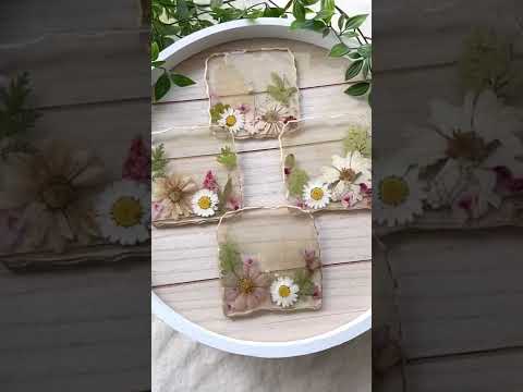 Casting Flowers in a Resin Coaster and Tray Set