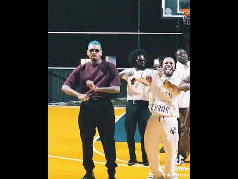 Chris Brown dancing to Unavailable 🔥 check the moves ♨️