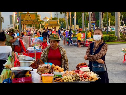 Phnom Penh walking tour at Riverside, Cambodian street food tour 2021