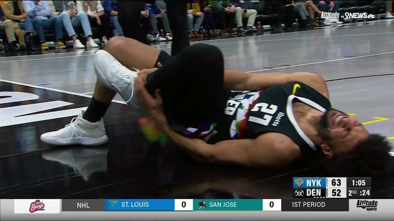 Jamal Murray tweaks ankle stepping on Nikola Jokic, exits Knicks-Nuggets early | NBA on ESPN