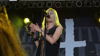 The Pretty Reckless - &quot;Fucked Up World&quot; at Weenie Roast Festival 2014 in Charlotte, NC