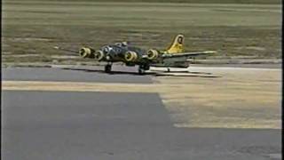 preview picture of video 'A B-17 Named Fuddy Duddy'
