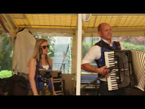 Die Karawanken - Oberkrainer Slivowitz / Ob šilcu slivovke (Die Alpen Oberkrainer)