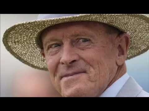 Jonathan Agnew trolls Geoffrey Boycott.