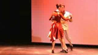 Oleg Kapusta y Natasha Zakharchuk - Bajo Un Cielo De Estrell