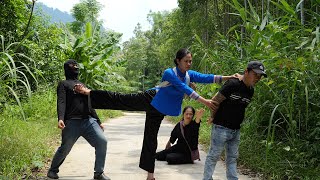 A single mother found herself in danger. A kind-hearted woman used mar