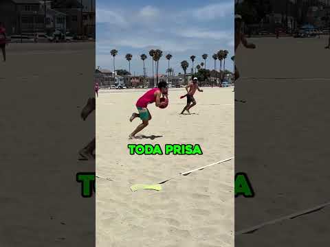 Este beisbol en la playa es mucho más difícil de lo que parece 🤯🔥 #shorts