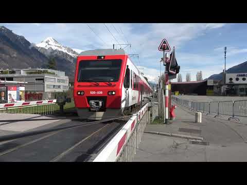 Bahnverkehr in Martigny EXPO | RegionAlps RABe 525 Nina | Travys RABe 523 Flirt 3
