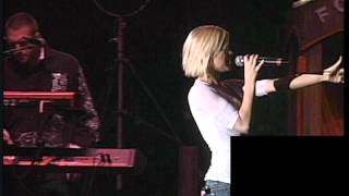 KELLIE PICKLER Small Town Girl 2007 LiVE