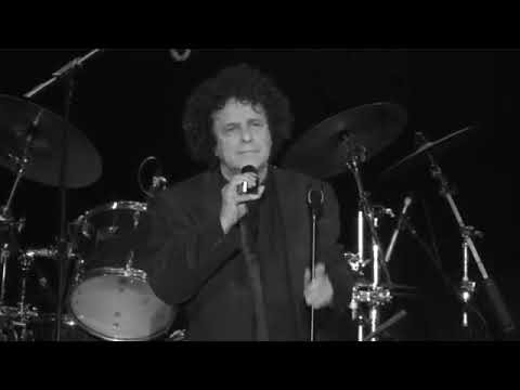 Leo Sayer - "Giving It All Away" (2009)