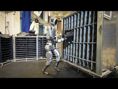 Boston Dynamics' humanoid robot Atlas works autonomously heise