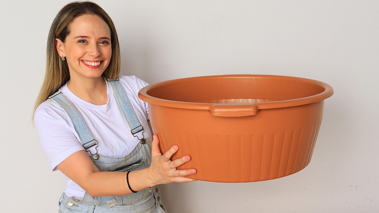 OLHA O QUE EU FIZ com essa BACIA DE PLÁSTICO! FICOU INCRÍVEL! DIY IDEIAS do LIXO AO LUXO!