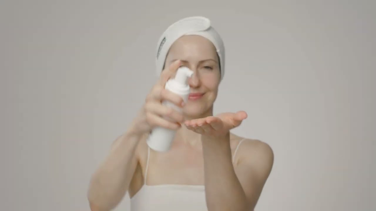 Medik8 Micellar Mousse Odżywczy mus oczyszczający 150 ml - VIDEO