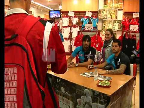 Barbosa e Vitolo firmam-se na loja oficial do Sevilla FC