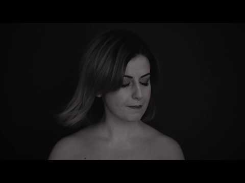 Iza Sitarska - Nie budź mnie, nie budź (OFFICIAL VIDEO)