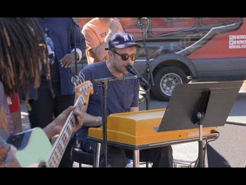 EXCLUSIVE: Gorillaz Street Performance of "On Melancholy Hill"