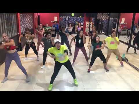 ZUMBA - Tiembla - Aron Luix Lirico En La Casa
