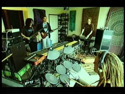 Ozric Tentacles - 'Earshot' - 13/5/04 U.K. T.V. interview and live studio jam