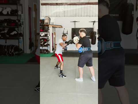 Willie Monroe Jr mitts with Manny 🥊🔥 #boxing #boxingnews #mma #muaythai