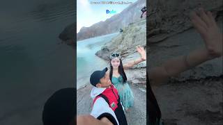 Download lagu A Beautiful Chinese Tourist Makes Ijen Crater Tour Guide Smile Broadly mp3