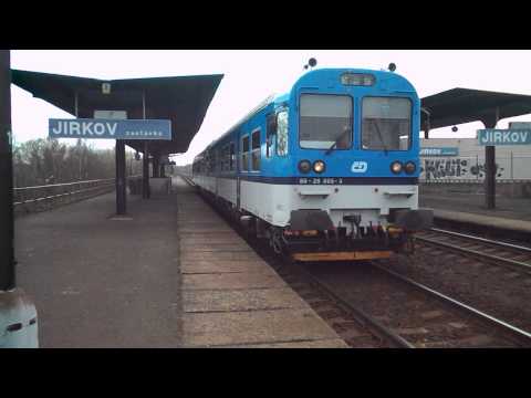 Odjezd vlaku R 1192 (ČD 843.030 vzadu) - Jirkov zastávka, 18. 4. 2013