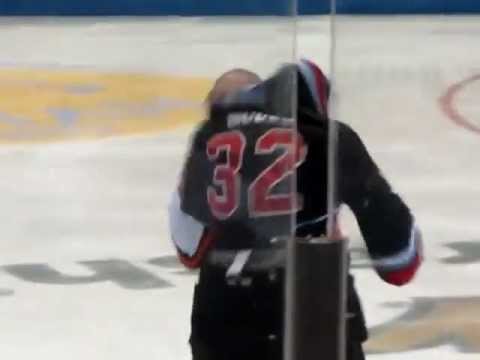 Hockeyfighters.cz  Jon Mirasty vs Matthew McCue.wmv