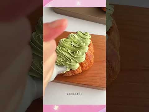 A little croissant with cream and fruit is gonna make u happy all day🥰