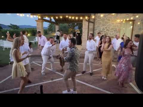 Sax DJ for weddings in Italy - Lorenzo Giupponi -  Australian wedding in Tuscany