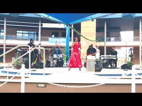 Ricci Benson Gives Christmas Tribute to Natalie Cole 2017