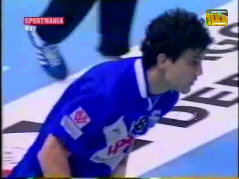 Perfecto pase de Alberto Martín a Errekondo. Copa ASOBAL 98/99. Semifinal. Zaragoza