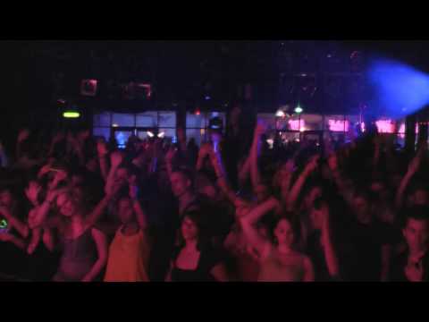 Chris Kaeser live @ Macumba, FR playing "Who's in the house"