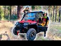 Den Y Sus Amigos Montan En Un Coche Para Niños Coches Para Niños