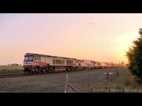 3AM9 SCT Mixed Freight Train Passes Through Gheringhap At Sunset (3/9/2024) - PoathTV Railways